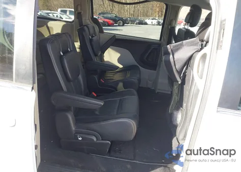 2016 Chrysler Town & Country Touring z USA, uszkodzony, nr VIN 2C4RC1BG6GR198744